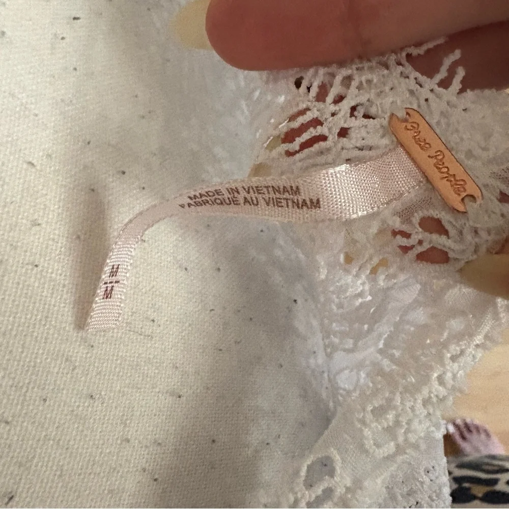 FREE PEOPLE White Lace On The Road Twisted‎ Tee Size Medium